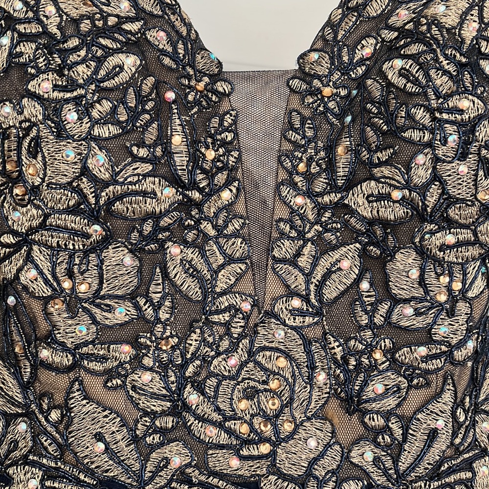 XSCAPE Evening Gown Size 6 - Picture 5 of 9